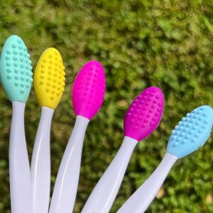 exfoliating lip brush